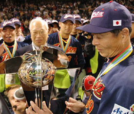 Akira Ogi, right, former manager of the Orix Blue Wave in Japan, greets his  former player Seattle Mariners' Ichiro Suzuki after throwing out the first  pitch of the game against the New